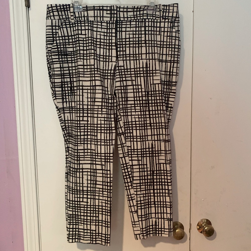 Ava & Viv cropped ankle pants. Slim fit size 14W.